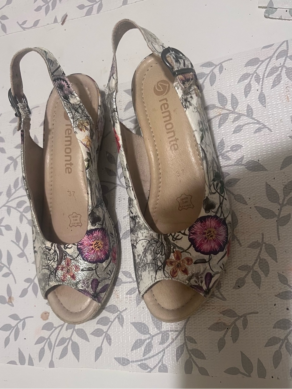 Remonte White Floral Slingback Peep-Toe Wedges with Pink Accents